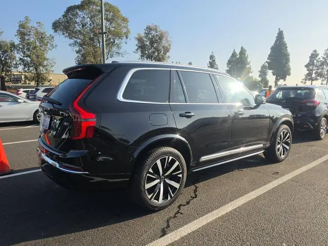 VOLVO XC90 B5 CORE 7-PASSENGER 2026