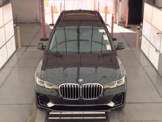 BMW X7 PREMIUM PACKAGE (ПРОЕКЦИЯ HUD ЖЕСТОВОЕ УПРАВЛЕНИЕ МЯГКОЕ ЗАКРЫВАНИЕ ДВЕРЕЙ ЭЛЕКТРИЧЕСКИЕ ШТОРКИ НА З 2022