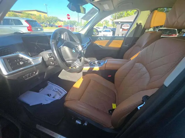 BMW X7 SPORTS ACTIVITY VEHICLE 2023