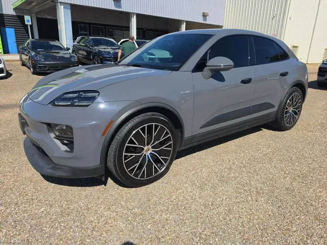 PORSCHE MACAN 4 ELECTRIC 2025