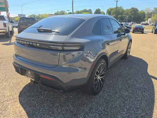 PORSCHE MACAN 4 ELECTRIC 2025