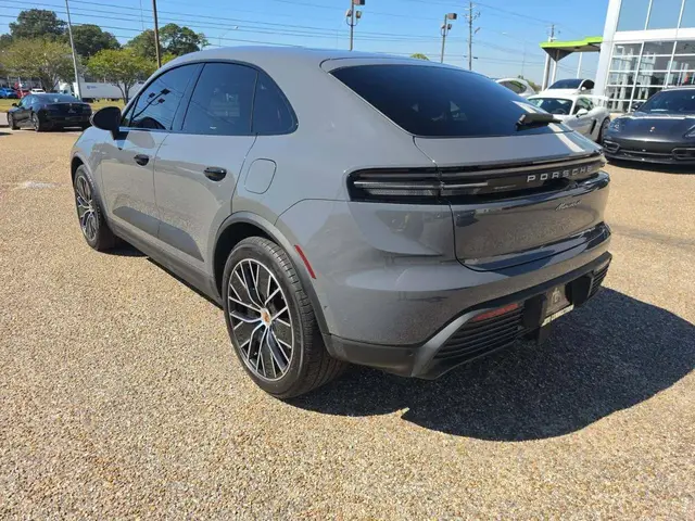 PORSCHE MACAN 4 ELECTRIC 2025