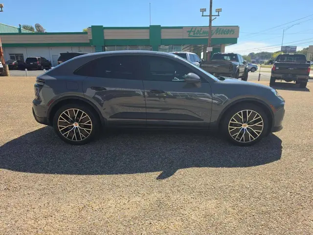 PORSCHE MACAN 4 ELECTRIC 2025