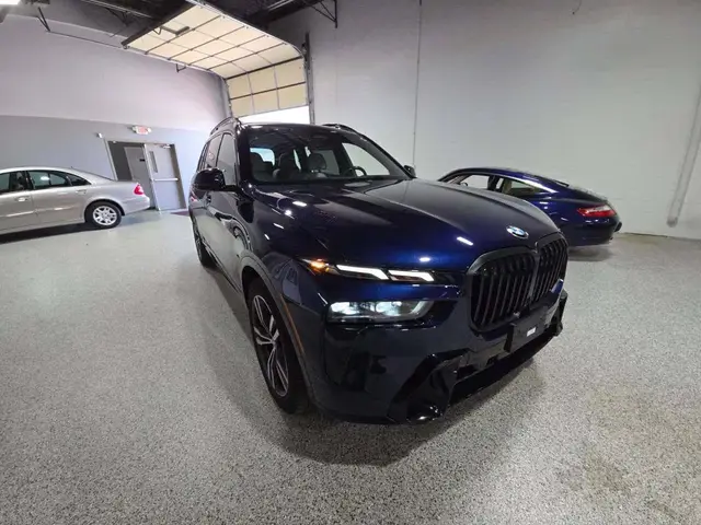 BMW X7 SPORTS ACTIVITY VEHICLE 2024