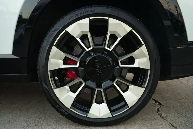 BMW XM BOWERS & WILKINS DIAMOND SURROUND SOUND 2023