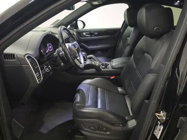 PORSCHE CAYENNE COUPE PLATINUM EDITION 2023