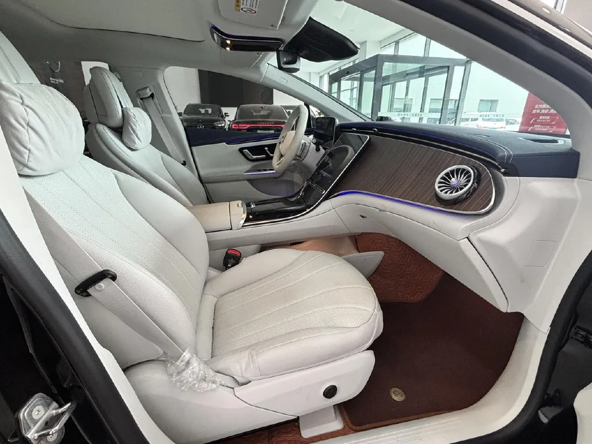 MERCEDES-BENZ EQE LUXURY 2024