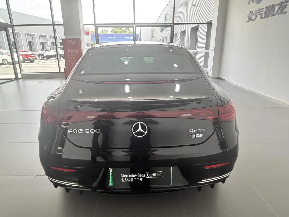 MERCEDES-BENZ EQE LUXURY 2024