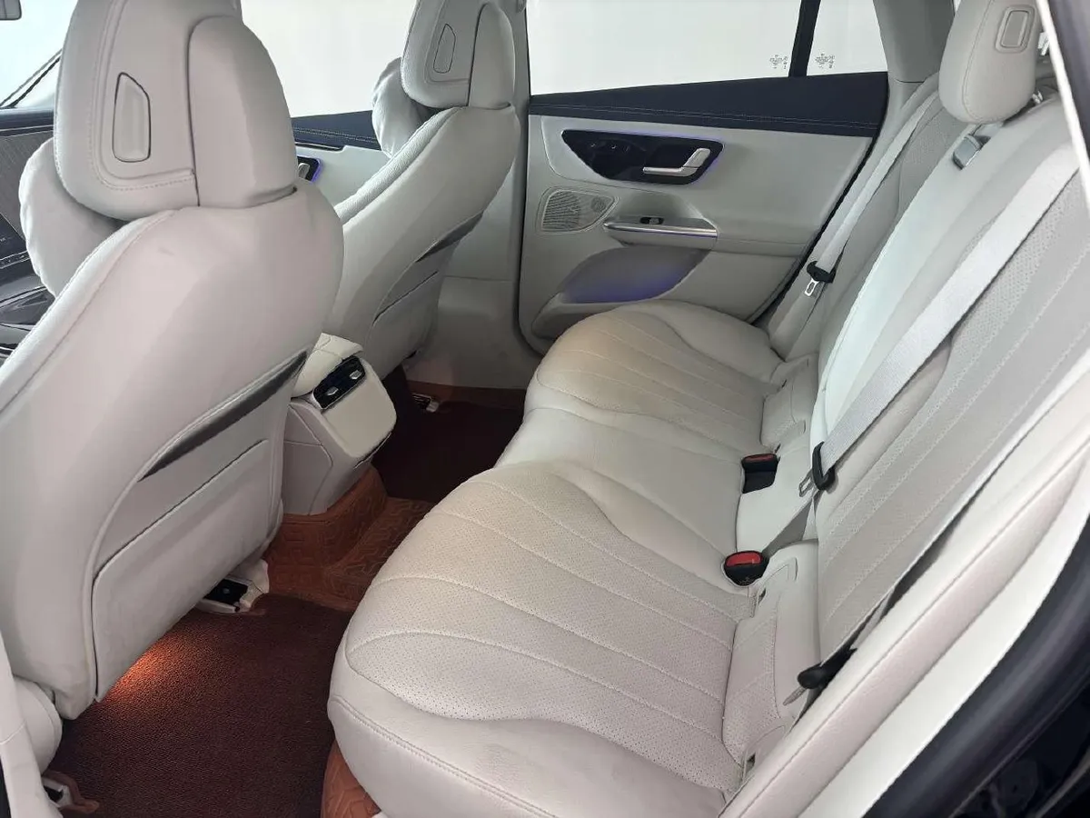 MERCEDES-BENZ EQE LUXURY 2024