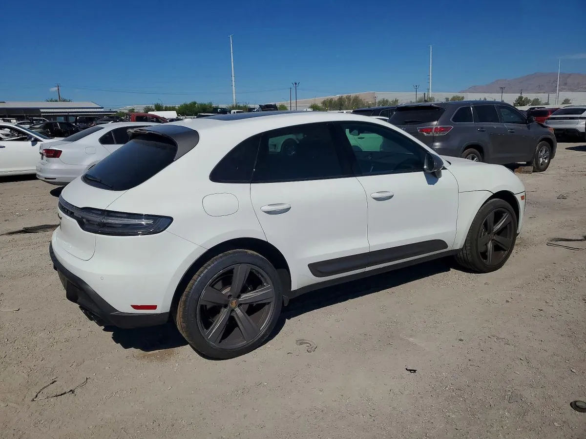 PORSCHE MACAN T 2023