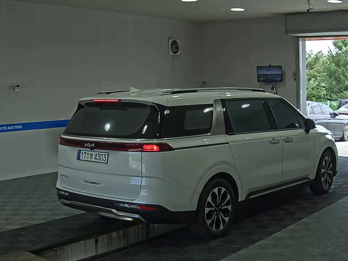 KIA CARNIVAL NOBLESSE 2023