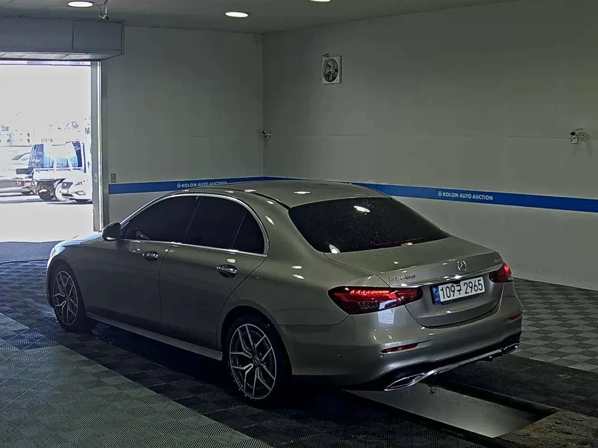 MERCEDES-BENZ E- 2022