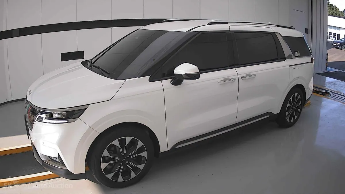 KIA CARNIVAL NOBLESSE 2022
