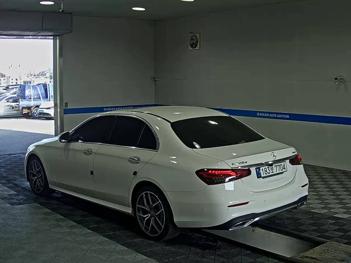 MERCEDES-BENZ E- 2023