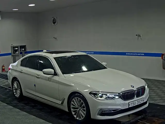 BMW 5- LUXURY 2018