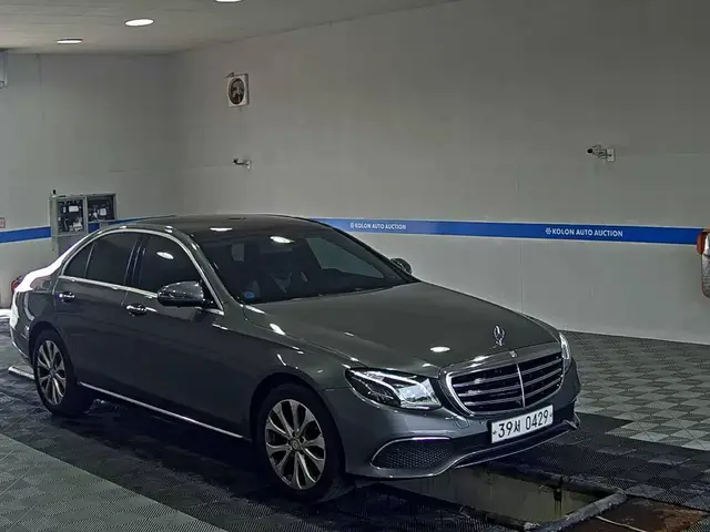 MERCEDES-BENZ E- 2016