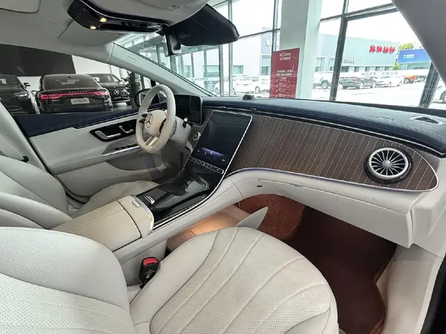 MERCEDES-BENZ EQE LUXURY 2024
