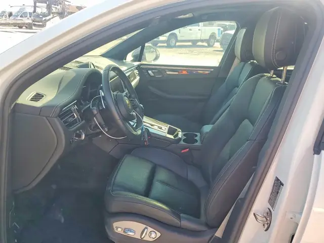 PORSCHE MACAN T 2023
