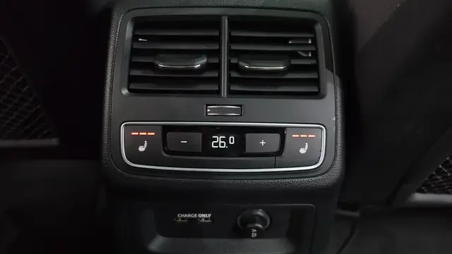 AUDI A4B9 PREMIUM 2023