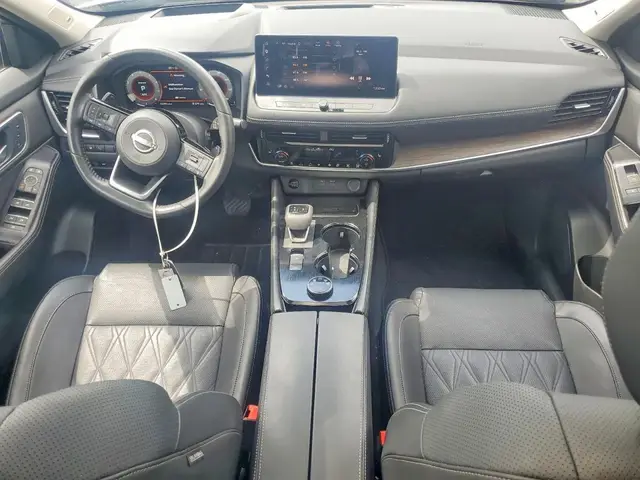 NISSAN ROGUE PLATINUM 2024