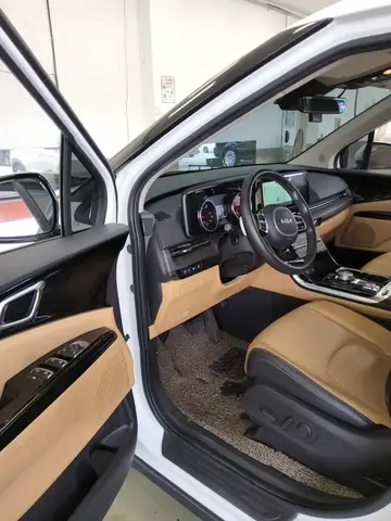 KIA CARNIVAL NOBLESSE 2023