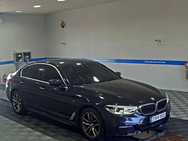 BMW 5- 2017