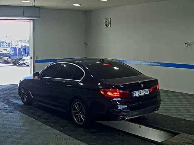 BMW 5- 2017