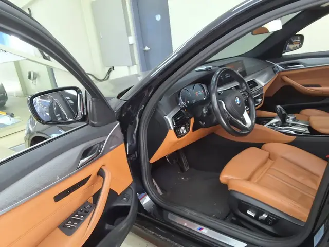 BMW 5- 2017