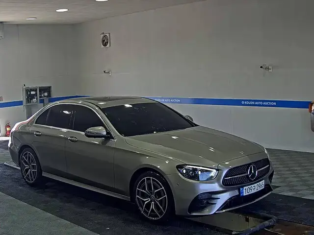 MERCEDES-BENZ E- 2022