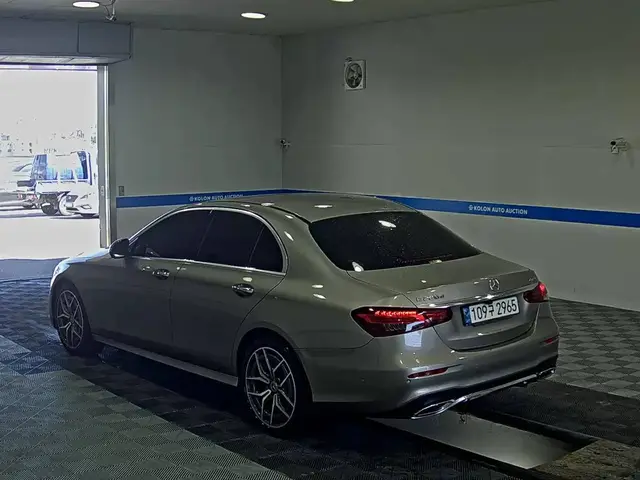 MERCEDES-BENZ E- 2022