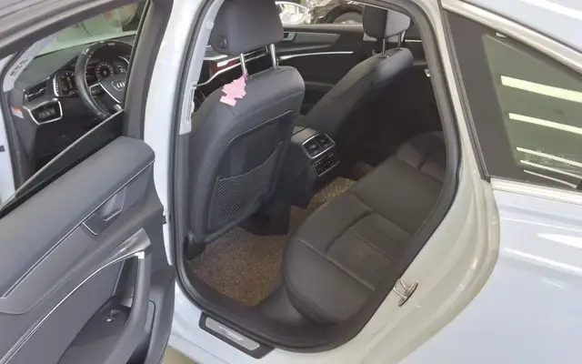 AUDI A6 2021