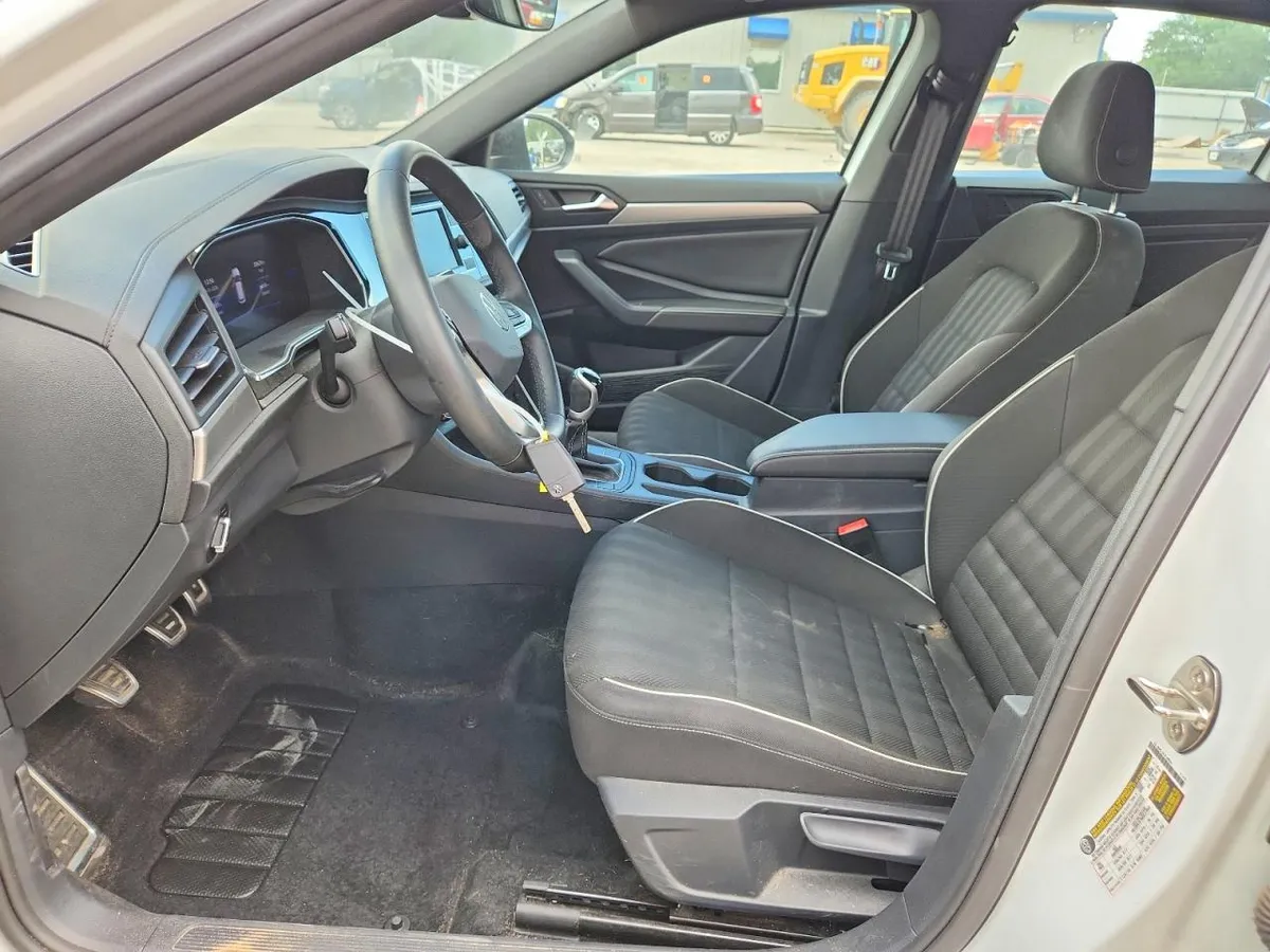 VOLKSWAGEN JETTA 1 2024