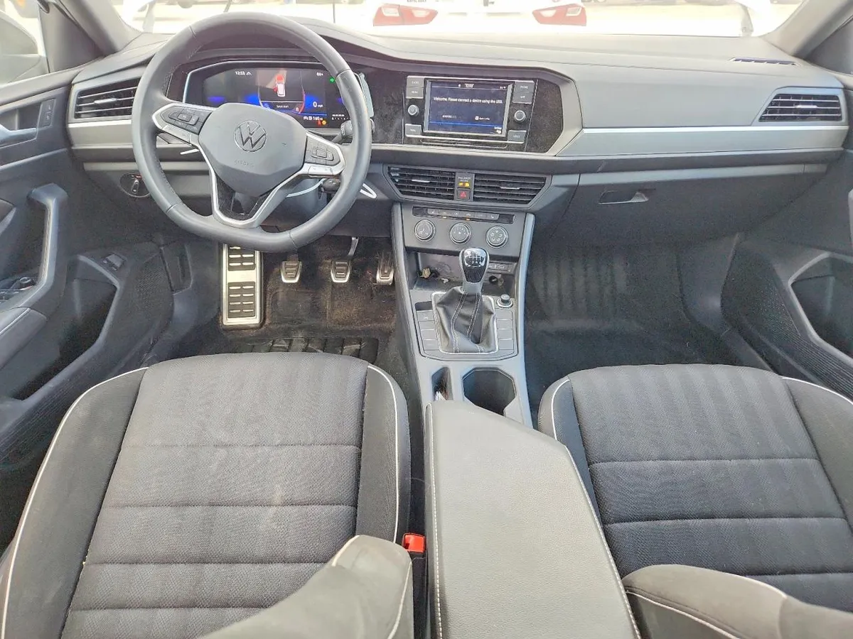 VOLKSWAGEN JETTA 1 2024