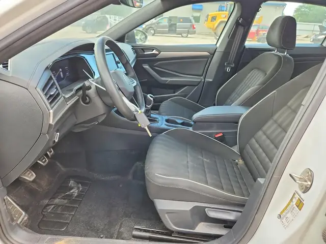 VOLKSWAGEN JETTA 1 2024