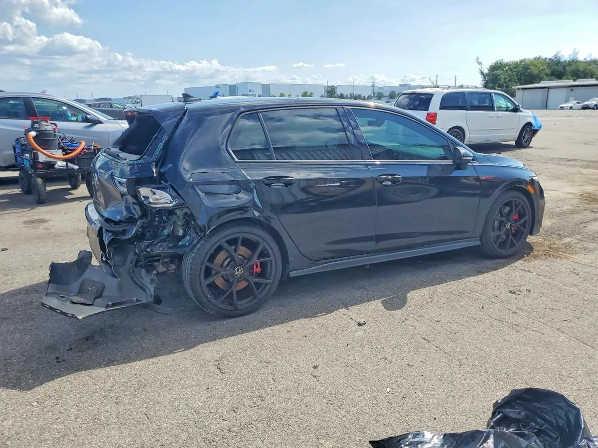 VOLKSWAGEN GOLF SE 2023