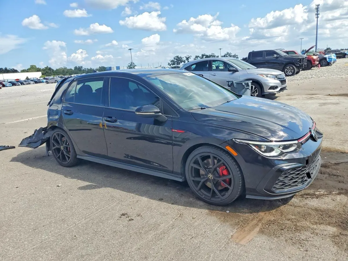 VOLKSWAGEN GOLF SE 2023