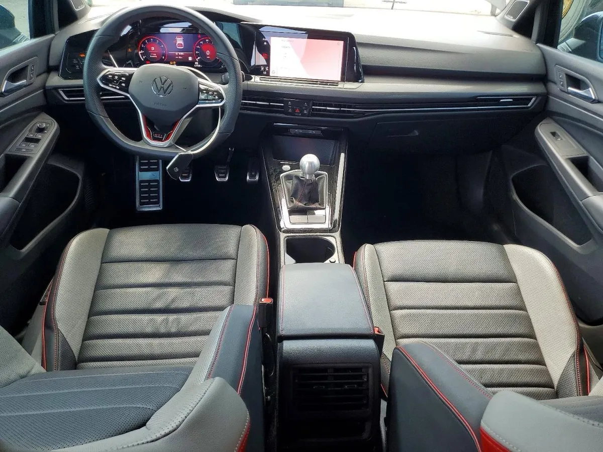 VOLKSWAGEN GOLF SE 2023