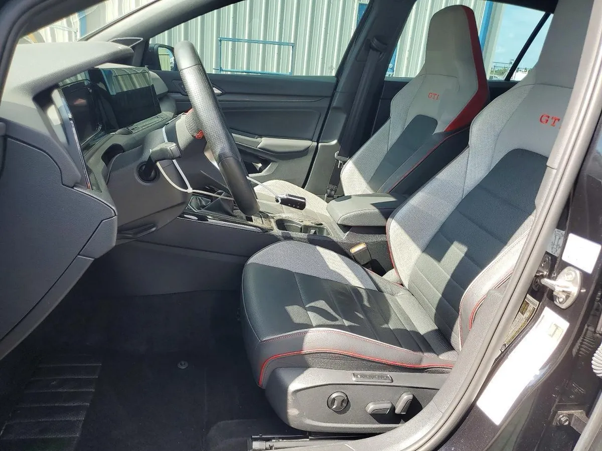 VOLKSWAGEN GOLF SE 2023