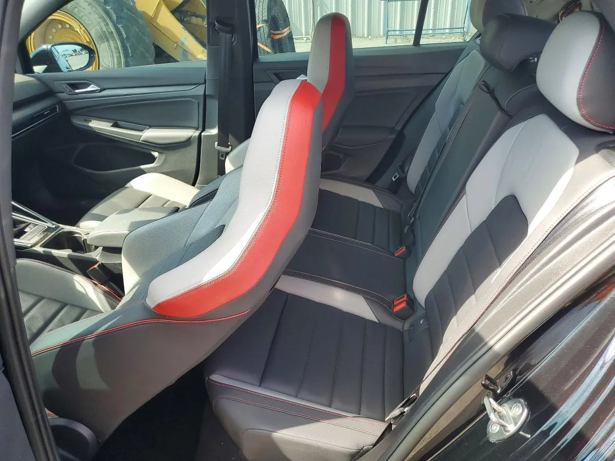 VOLKSWAGEN GOLF SE 2023