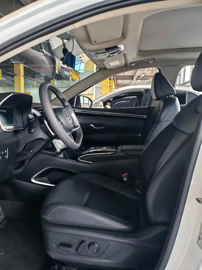 HYUNDAI TUCSON 1.5T DLX LUXURY AT (MEDIUM) 2023