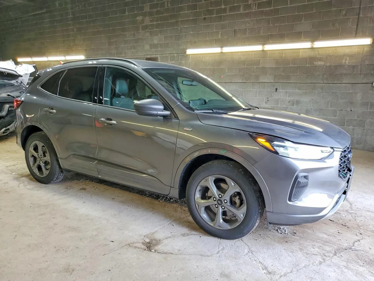 FORD ESCAPE 2023