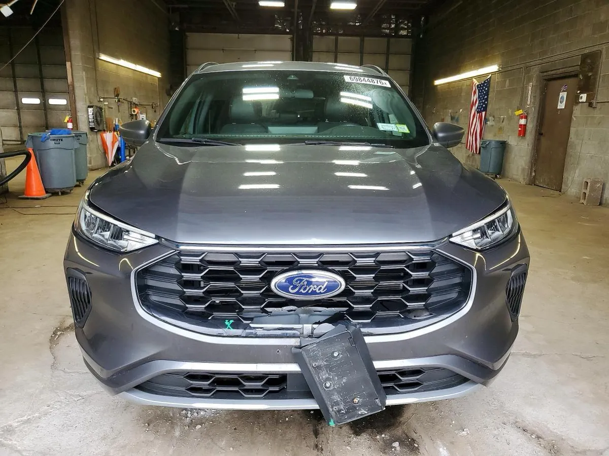 FORD ESCAPE 2023