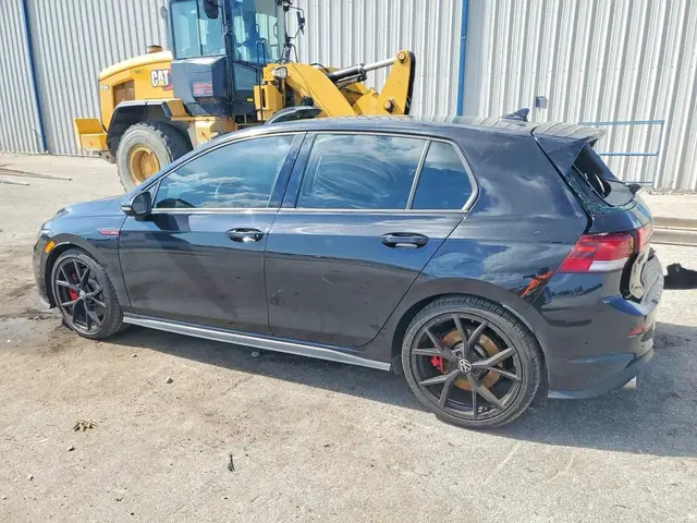 VOLKSWAGEN GOLF SE 2023