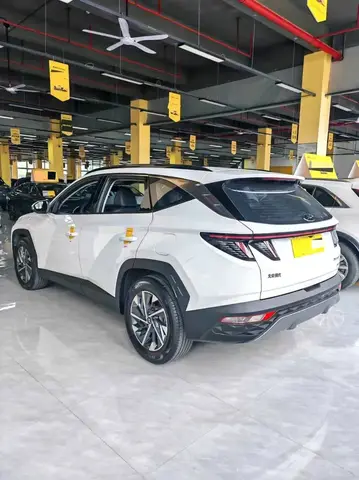 HYUNDAI TUCSON 1.5T DLX LUXURY AT (MEDIUM) 2023