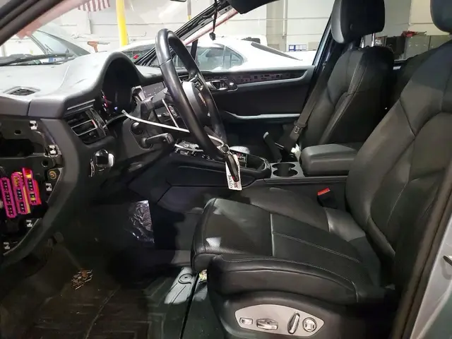 PORSCHE MACAN 2023