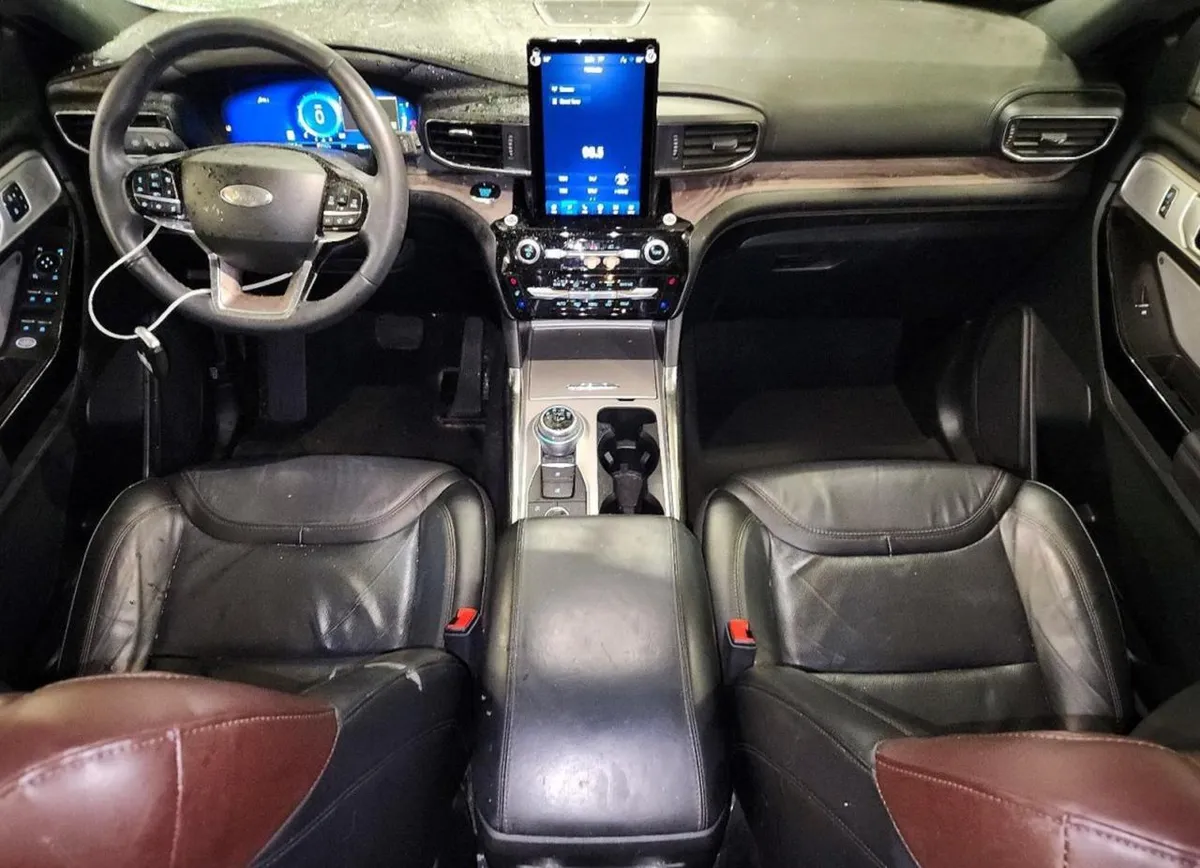 FORD EXPLORER PLATINUM 2022