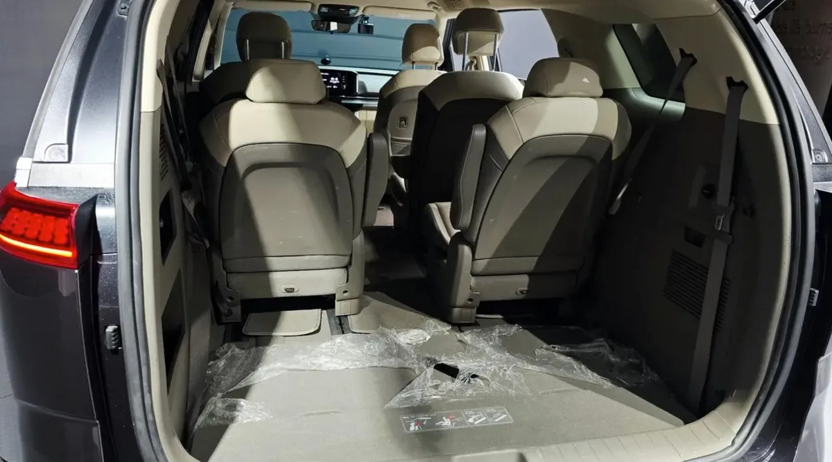 KIA CARNIVAL PRESTIGE 2023