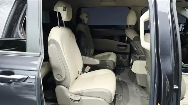 KIA CARNIVAL PRESTIGE 2023