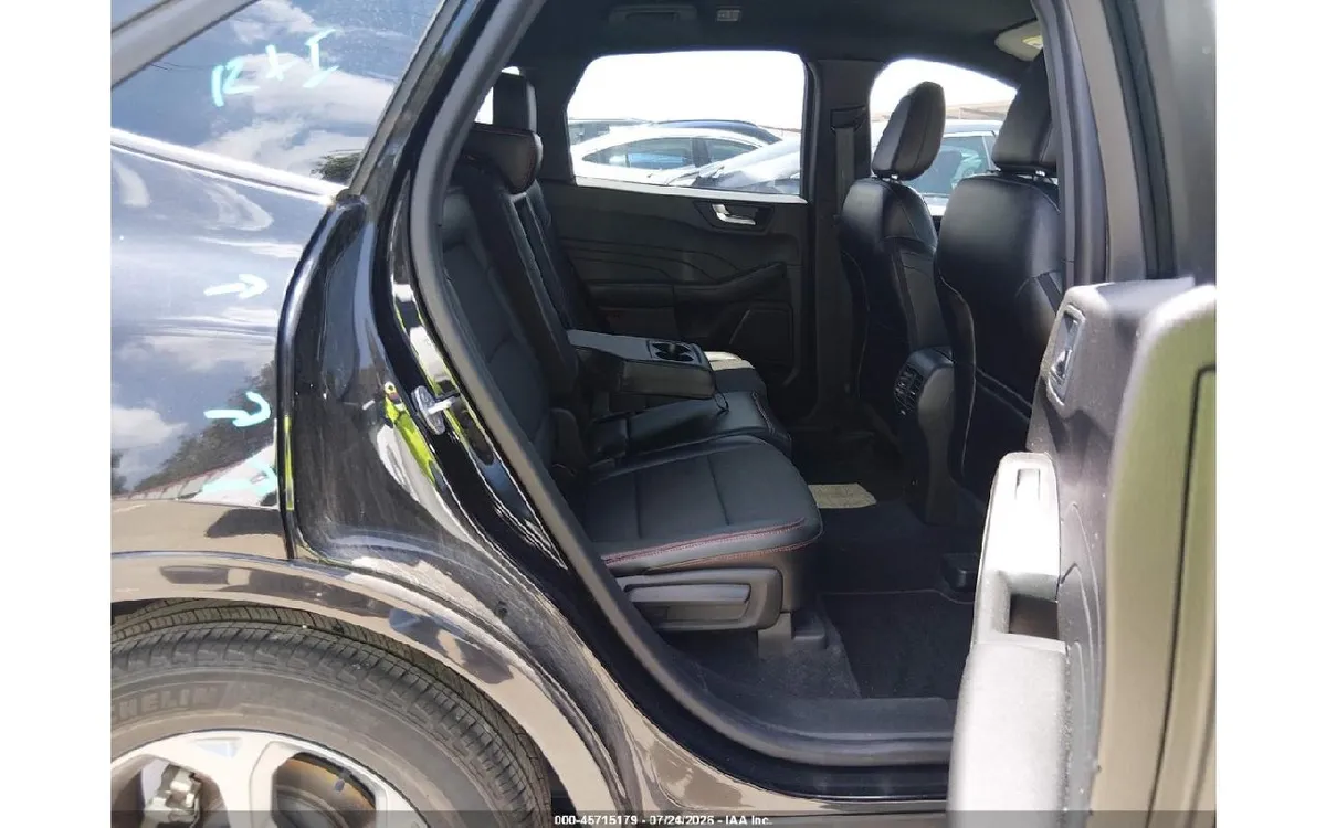FORD ESCAPE 2023