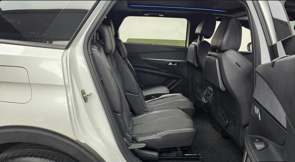 PEUGEOT 5008 2018